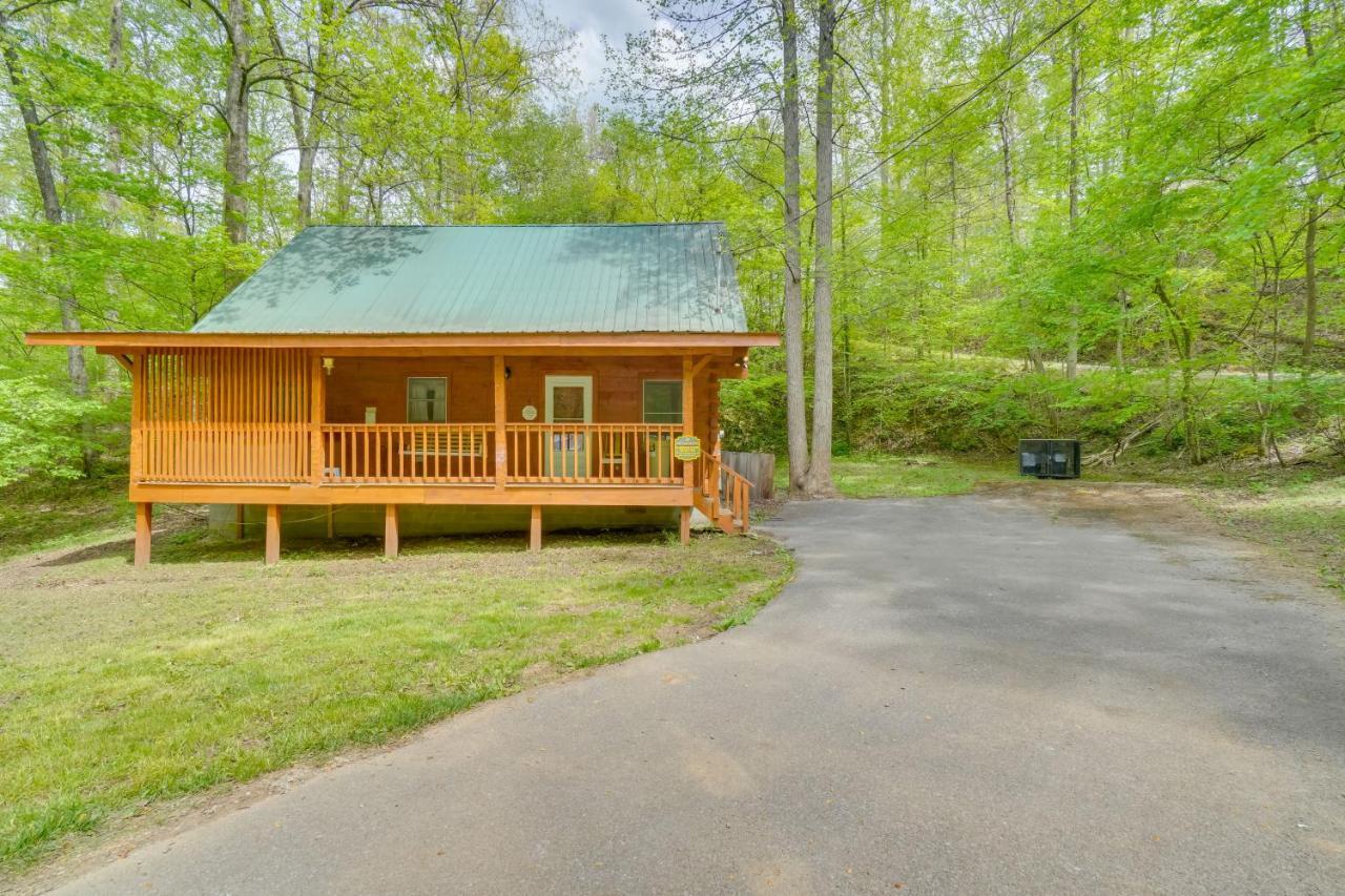 Cabin With Hot Tub About 6 Mi To Downtown Gatlinburg! Exteriör bild