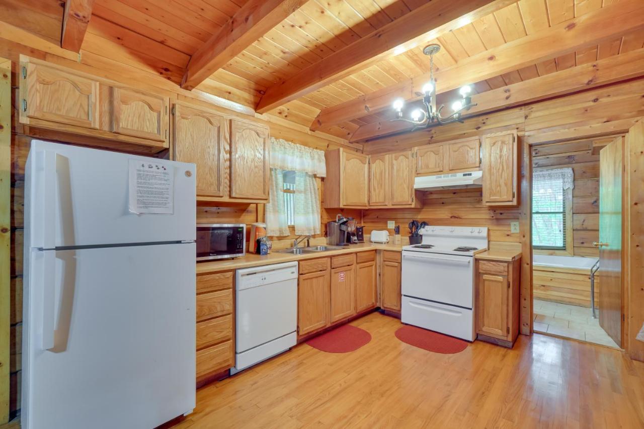 Cabin With Hot Tub About 6 Mi To Downtown Gatlinburg! Exteriör bild