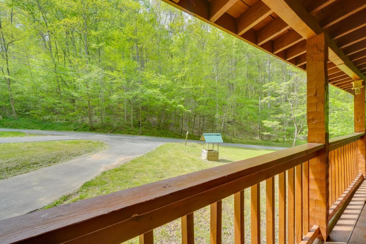 Cabin With Hot Tub About 6 Mi To Downtown Gatlinburg! Exteriör bild