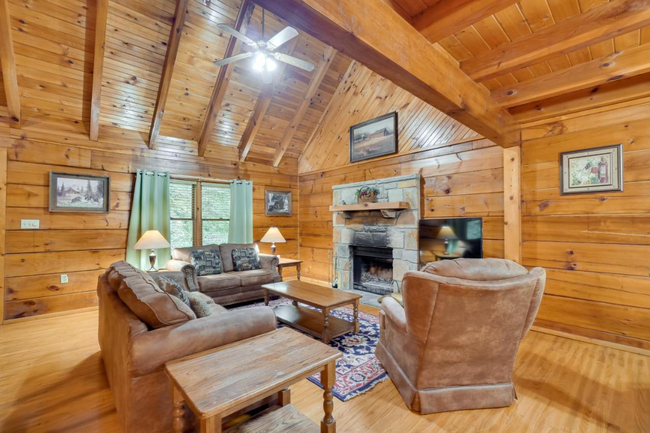 Cabin With Hot Tub About 6 Mi To Downtown Gatlinburg! Exteriör bild