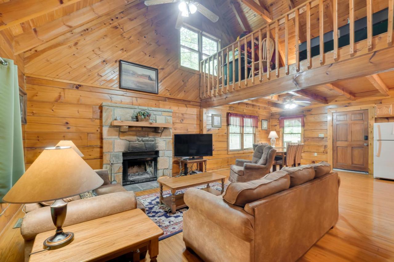 Cabin With Hot Tub About 6 Mi To Downtown Gatlinburg! Exteriör bild