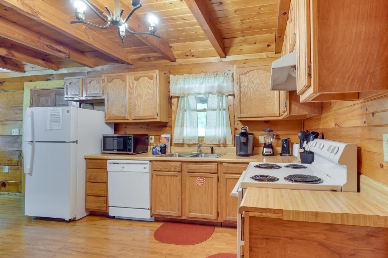 Cabin With Hot Tub About 6 Mi To Downtown Gatlinburg! Exteriör bild