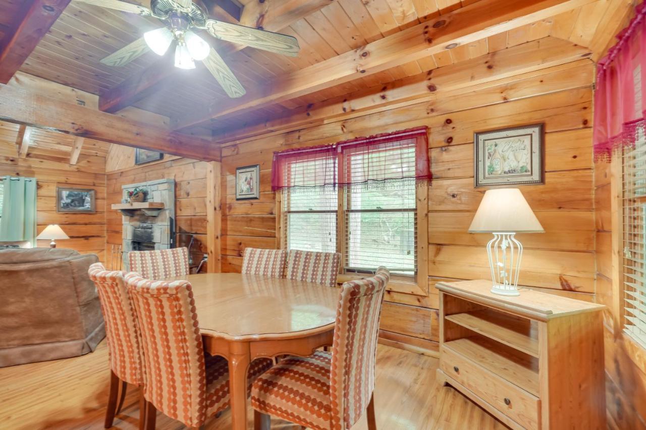 Cabin With Hot Tub About 6 Mi To Downtown Gatlinburg! Exteriör bild