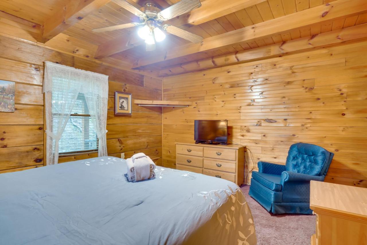 Cabin With Hot Tub About 6 Mi To Downtown Gatlinburg! Exteriör bild