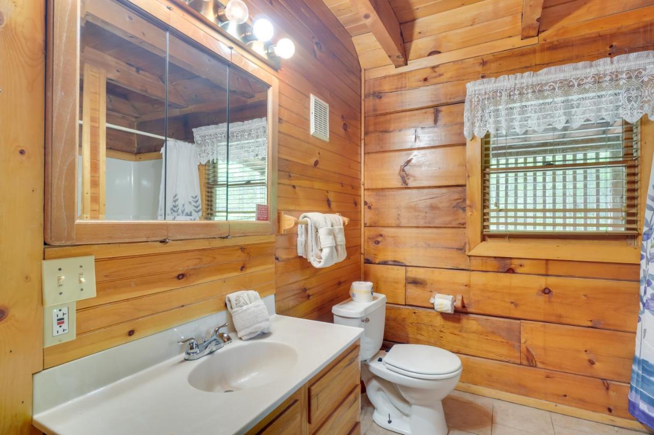 Cabin With Hot Tub About 6 Mi To Downtown Gatlinburg! Exteriör bild