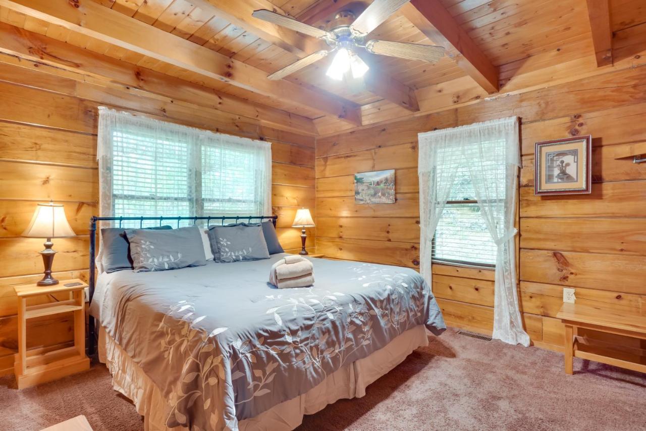 Cabin With Hot Tub About 6 Mi To Downtown Gatlinburg! Exteriör bild